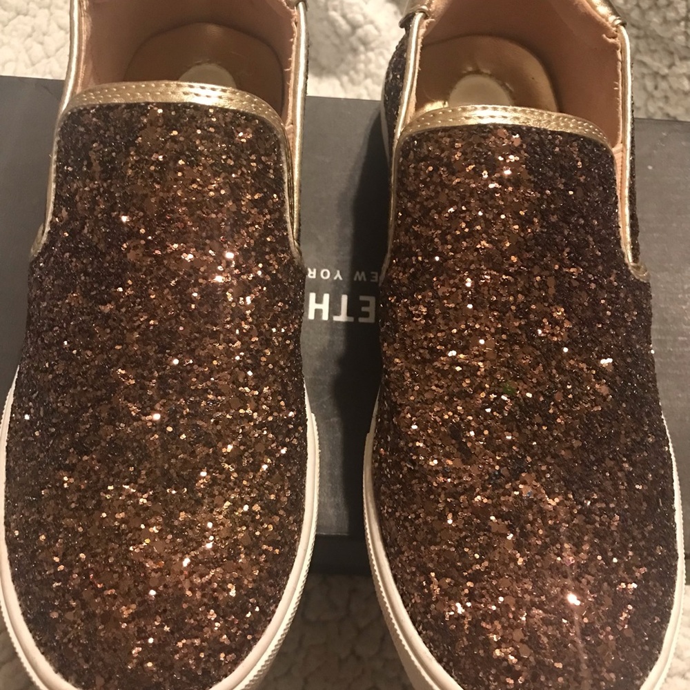 Kenneth Cole NY Sparkling Glitter Slip-On Sneakers in box Size 4 - Like New